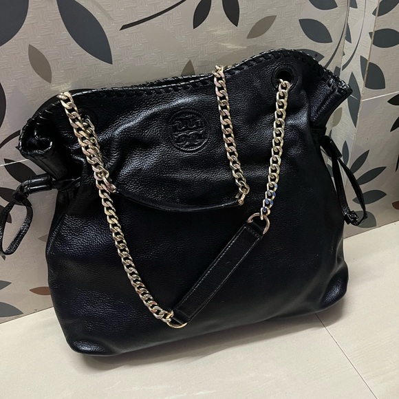 Tory Burch Handbags - Tory Burch authentic tote